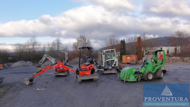 Liquidation 50 Positionen Baumaschinen: 3 Minibagger: Terrex, Kubota, Takeuchi, Hoflader Avant, Aufsitzmäher, div. Pkw-Anhänger, Doppelwalze Weber, Handmaschinen, etc., 37600 Raum Holzminden