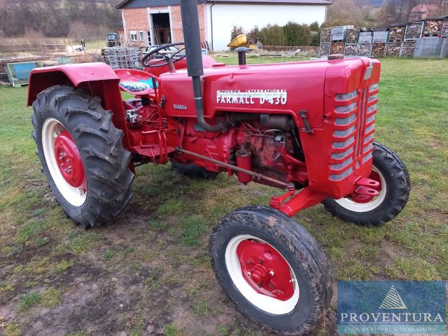 Versteigerung aus Sammlung: Seltener 4-Zylinder Ackerschlepper MCCORMICK International Farmall D-430 Bj. 1958, 2. Hand, teilrestauriert