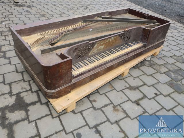 Klavier-Auktion: 1 Klavier Oktaba und 1 Querspinett