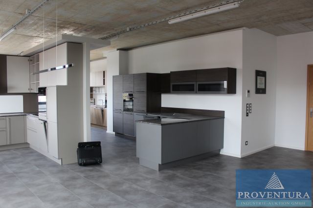Vorankündigung Insolvenzversteigerung Küchenstudio: 6 hochwertige Küchen, 30 Einbaugeräte, Zug, Siemens, Neff, Berbel, Blanco, etc.