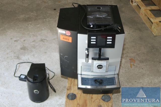Aus Leasing: Kaffeevollautomat JURA X8 mit Milchkühler