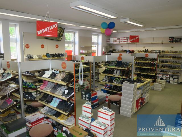 Versteigerung Sonderposten: 600 Paar Damenschuhe, 290 Paar Kinderschuhe