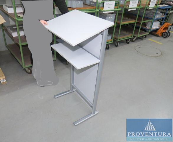 Versteigerung Sonderposten: 4 Stehpulte, B-Ware, original verpackt, Startpreis je € 25,- netto