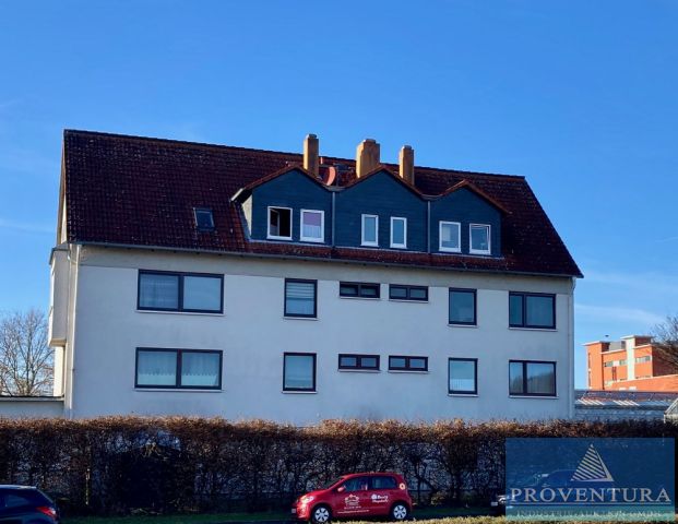 Immobilienversteigerung: Eigentumswohnung, 3-Zimmer Küche Bad 60 qm, Einbauküche, Kfz-Stellplatz, in bester Lage zur KWS Saat SE, Startpreis € 65.000,−