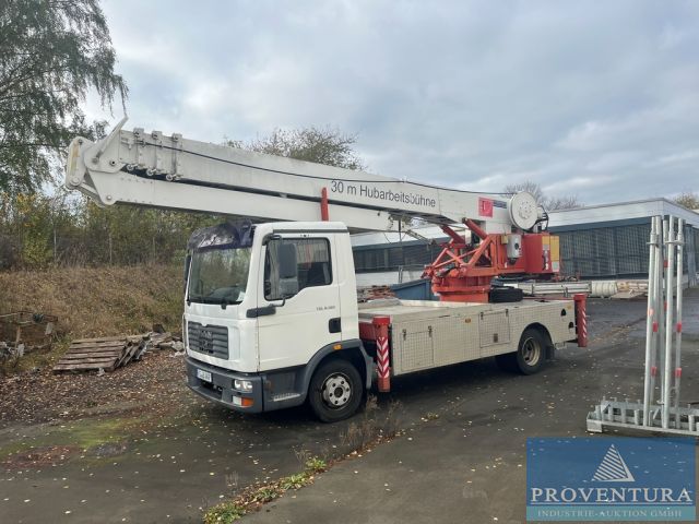 Versteigerung: Autokran KLAAS K28-35 TS Bj. 2006, Tragkraft 2.0 Tonnen, Fahrgestell MAN TGL 8.180 und Iceco Daily 35S17, EZ 2012, 186.000 km