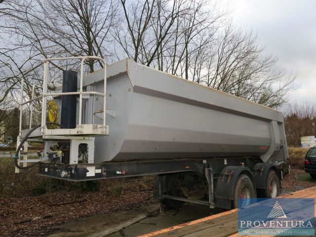 Insolvenzversteigerung: Muldenkippauflieger Langendorf 31.000 kg, EZ 2011, Startpreis € 3.000,−