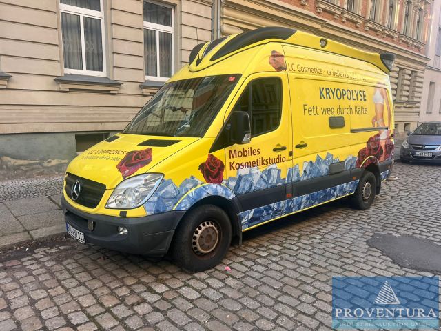 Versteigerung: Krankentransportwagen Mercedes-Benz Sprinter 316 CDI, 330.000 km, EZ 2006, zul. GG 3.500 kg, umgebaut als Kosmetikmobil