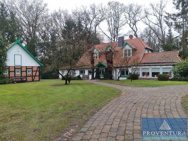 Immobilienversteigerung: Exklusives Landhaus, Wohnfläche ca. 223 m², Grundstücksfläche ca. 4.971 m², Haupthaus, Gästehaus und 2 Doppelgaragen, umfangreich modernisiert, Startpreis € 620.000,−