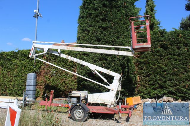 aus Insolvenz: Anhänger U.PETERSEN Schleswig Doppelachser, Arbeitsbühne Hubbühne LEHMANN, Nasschneidetisch SCHEPPACH HSM 3500, u.v.m.