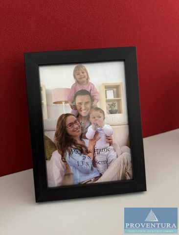 Versteigerung: 88 Bilderrahmen 13×18 cm – Startpreis 1€ – 37081 Göttingen – 31.03.2026 – 09:00:00 – Feedzy