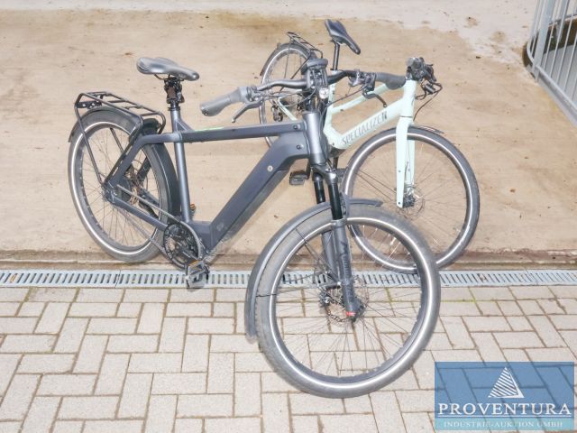 Aus Leasing E-Bike Auktion: E-Bike SPECIALIZED Turbo Vado SL 4.0 EQ Step-Through angeschaft 03.2022 für ca.3.900 € netto und E-bike Riese & Müller Charger3 GT Vario angeschaft 11.2022 für ca. 5.549 €