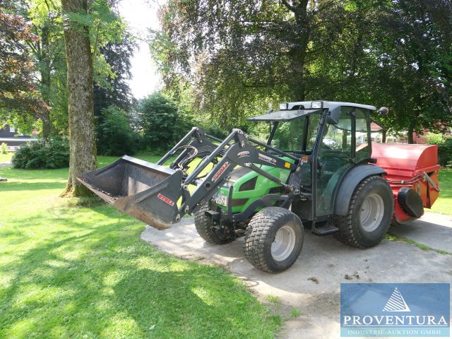 Insolvenzversteigerung aus Hotelbetrieb: Klein-Traktor DEUTZ-FAHR Agrokid 230 4x4 DO5S, EZ 2009, 2.262 Betr.-Std., Frontlader Stoll, Schaufel Stoll, Frontgewicht, weiteres umfangreiches Zubehör, Schlegelmulcher, Gartenschredder, etc.