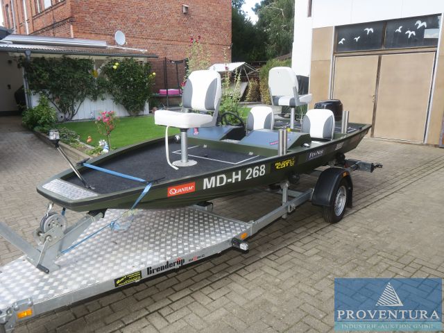 Versteigerung: Gfk-Angelboot Halbverdränger, Selbstbau 2013, mit Außenbordmotor PARSUN 15 PS, Straßentrailer BRENDERUP Bj. 2013
