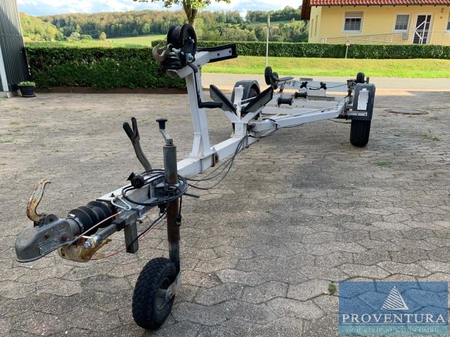 Versteigerung: Pkw-Bootstrailer HEKU 750, EZ 1978, zul. GG 780 kg, neue Lichtleiste, neue Winde bis 700 kg