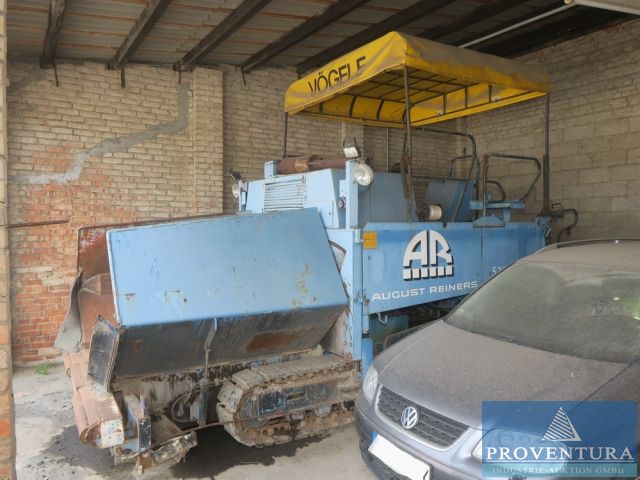 Nachverkauf: Baumaschinen-Versteigerung: Ketten-Asphaltfertiger VÖGELE 6-68 Bj. 1994