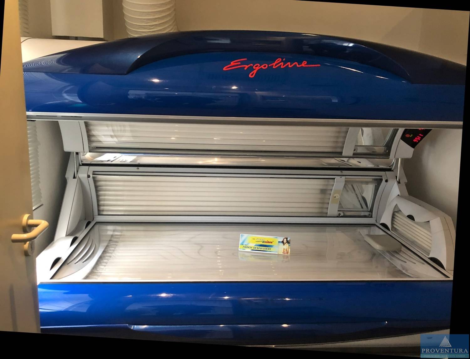 Komplettverkauf Inventar eines Sonnenstudios: u.a. 5 Sonnenbänke SOLTRON