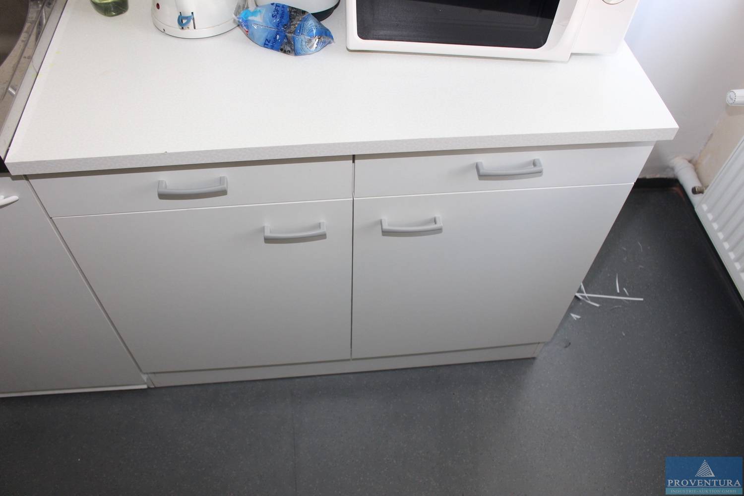 Küchen-Unterschränke | Proventura Online-Auktion