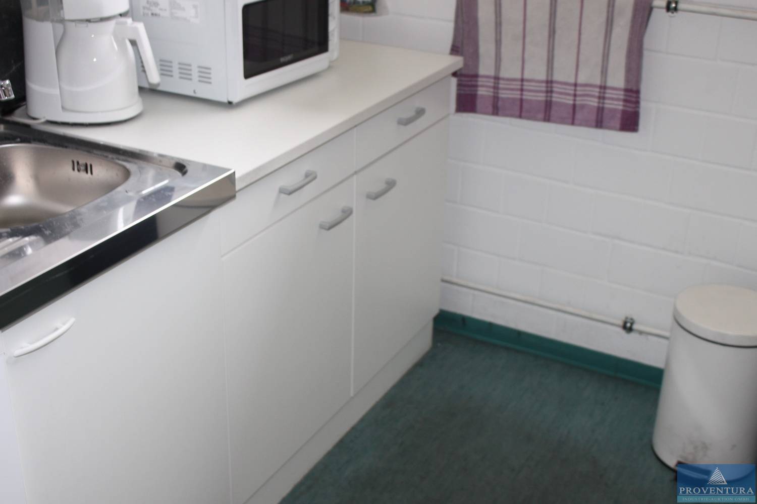 Küchen-Unterschränke | Proventura Online-Auktion