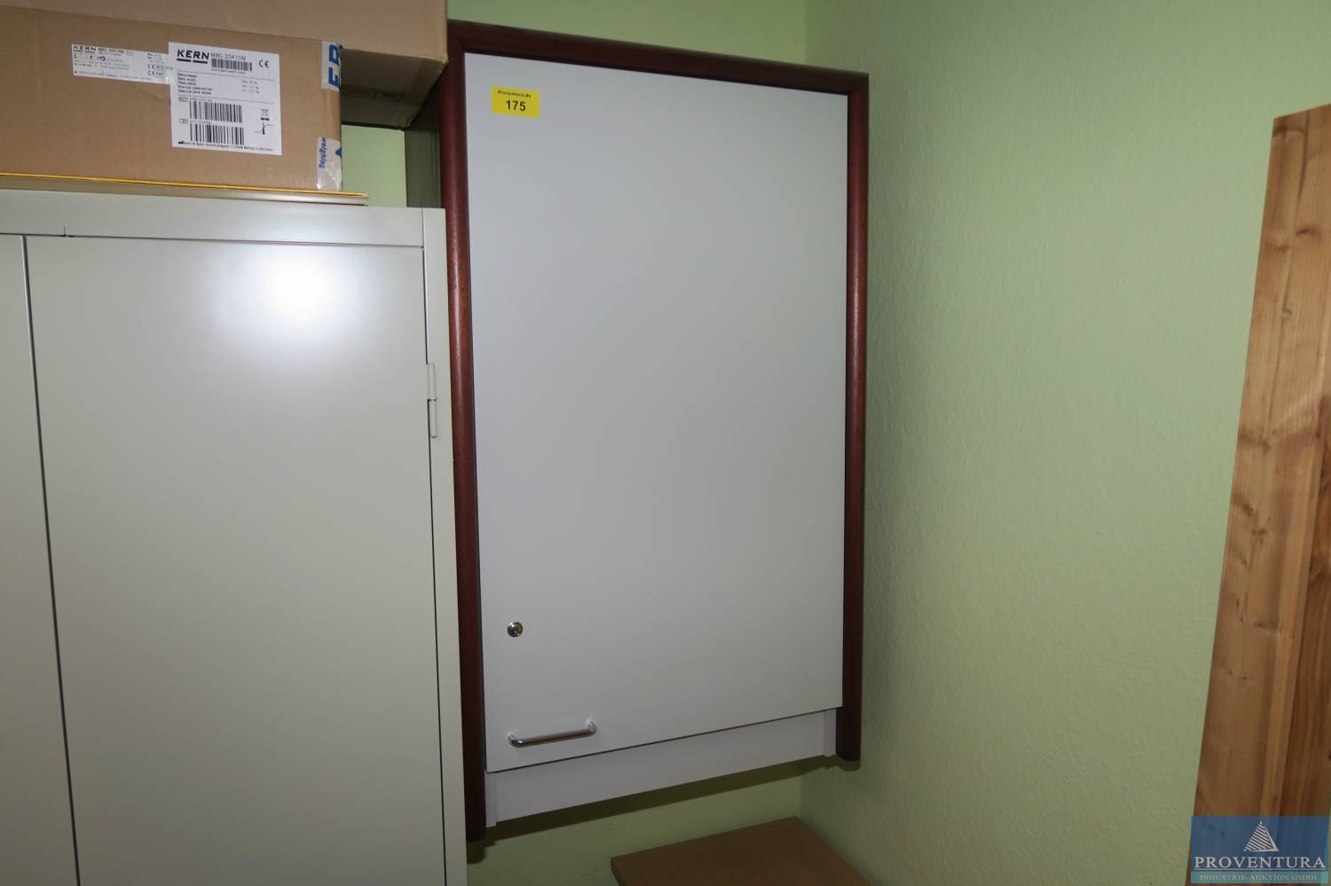 Wandschrank Holz | Proventura Online-Auktion