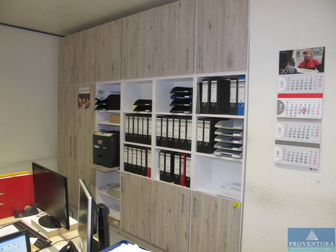 Aktenschrankwand Holzdekor hell | Proventura Online-Auktion