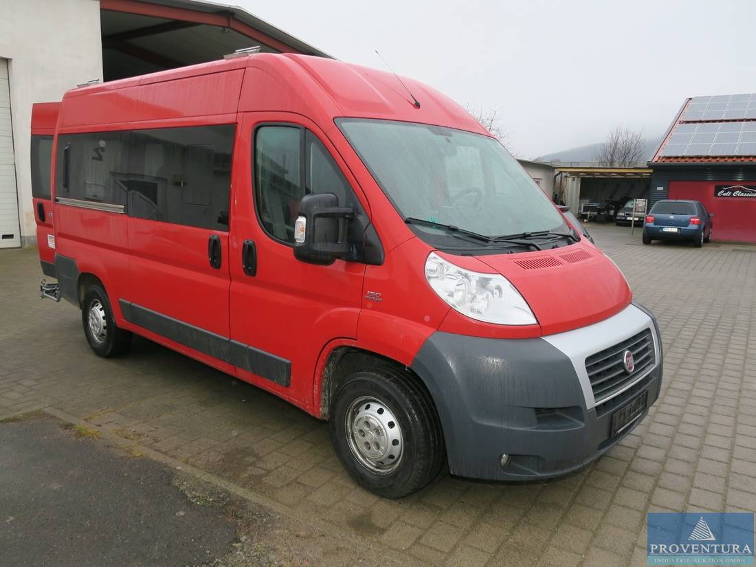 Liquidation: Fensterbus Fiat Ducato 150 Multijet Automatik, EZ 2013, 77.000 km, 9-sitzer, Airlineschienen, Lastenträger und Motorroller YAMAHA XC 125T, EZ 1997, 9.500 km, 37600 Raum Holzminden