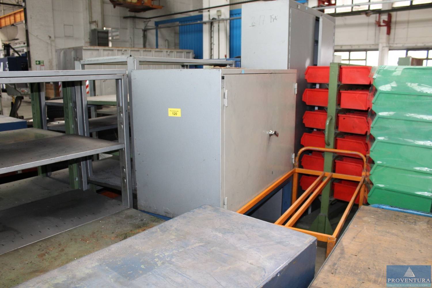 Metallschrank ca. 120 cm breit | Proventura Online-Auktion