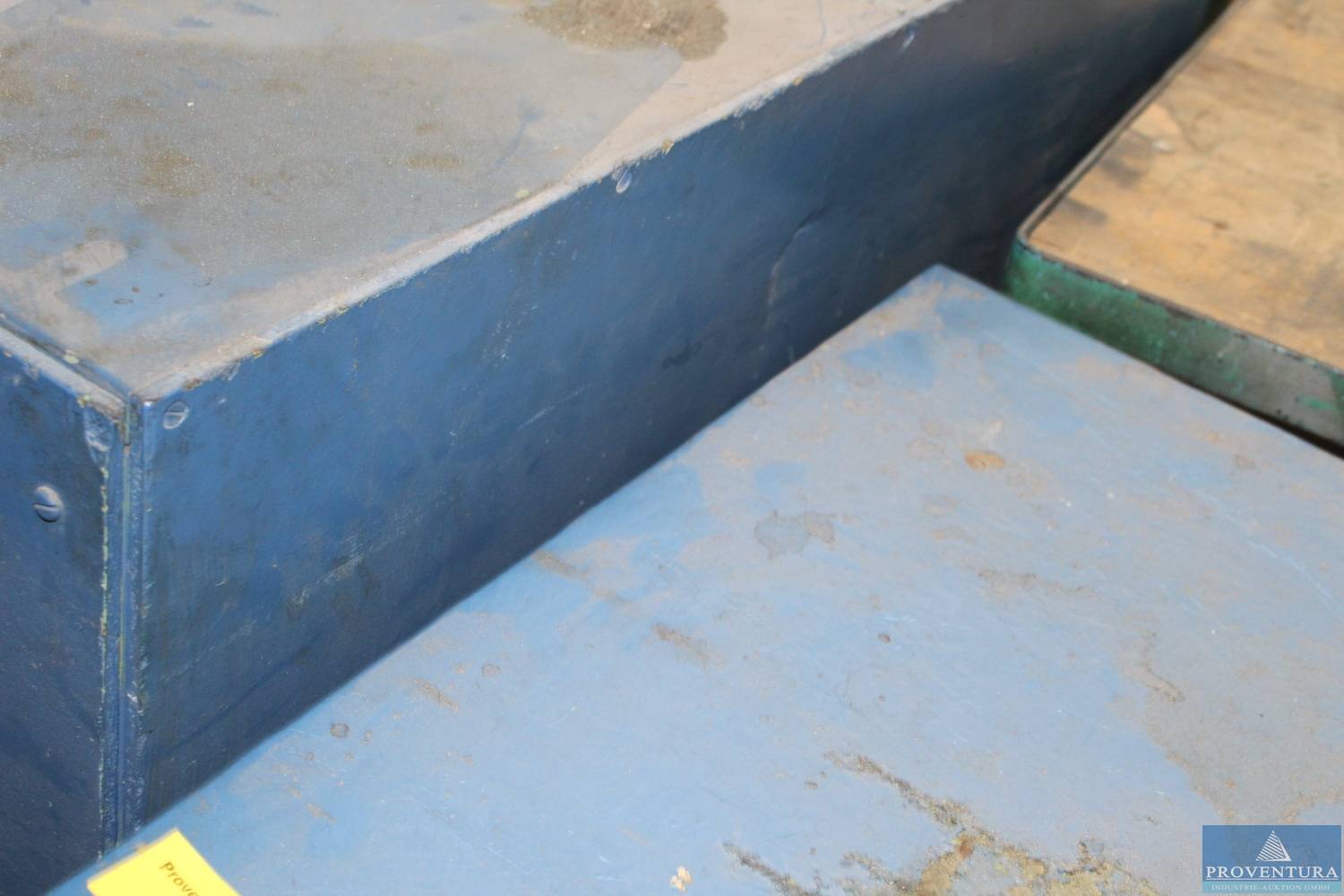 Metallschränke auf Rollen | Proventura Online-Auktion