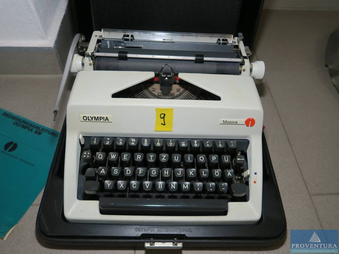 Schreibmaschine OLYMPIA Monica