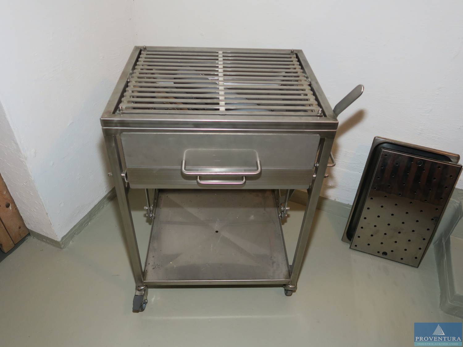 Hochwertiger massiver Holzkohle-Edelstahlgrill, 4-fach höhenverstellbar, neuwertig, 37077 Göttingen, Startpreis € 500,-