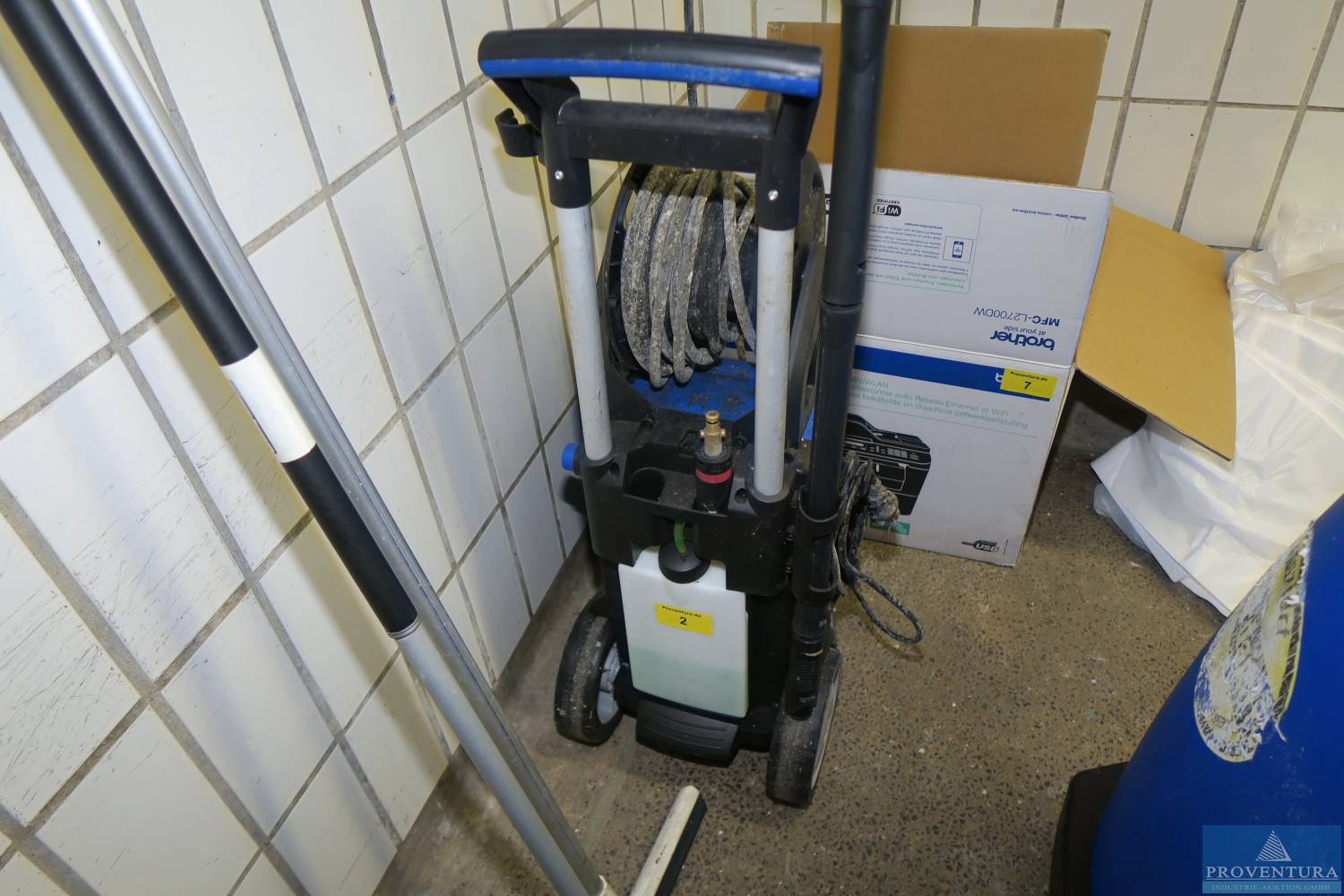 Insolvenz-Online-Auktion: ca. 20 Pos. Inventar eines Fleischzerlegebetriebes, Hochdruckreiniger NILFISK, Sohlenrand-Reinigungsmaschine KOHLHOFF, Zerlegetisch m. Schneidbrettern, 30173 Hannover