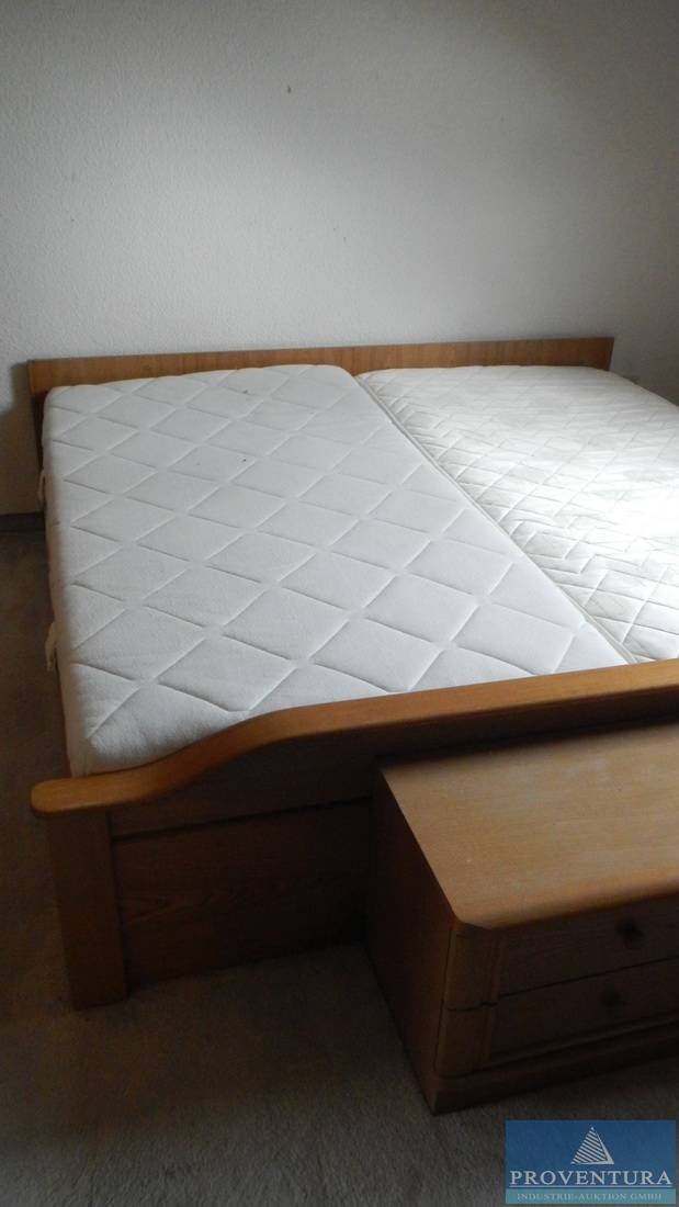 Schlafzimmer-Einrichtung Holz dunkel | Proventura Online-Auktion