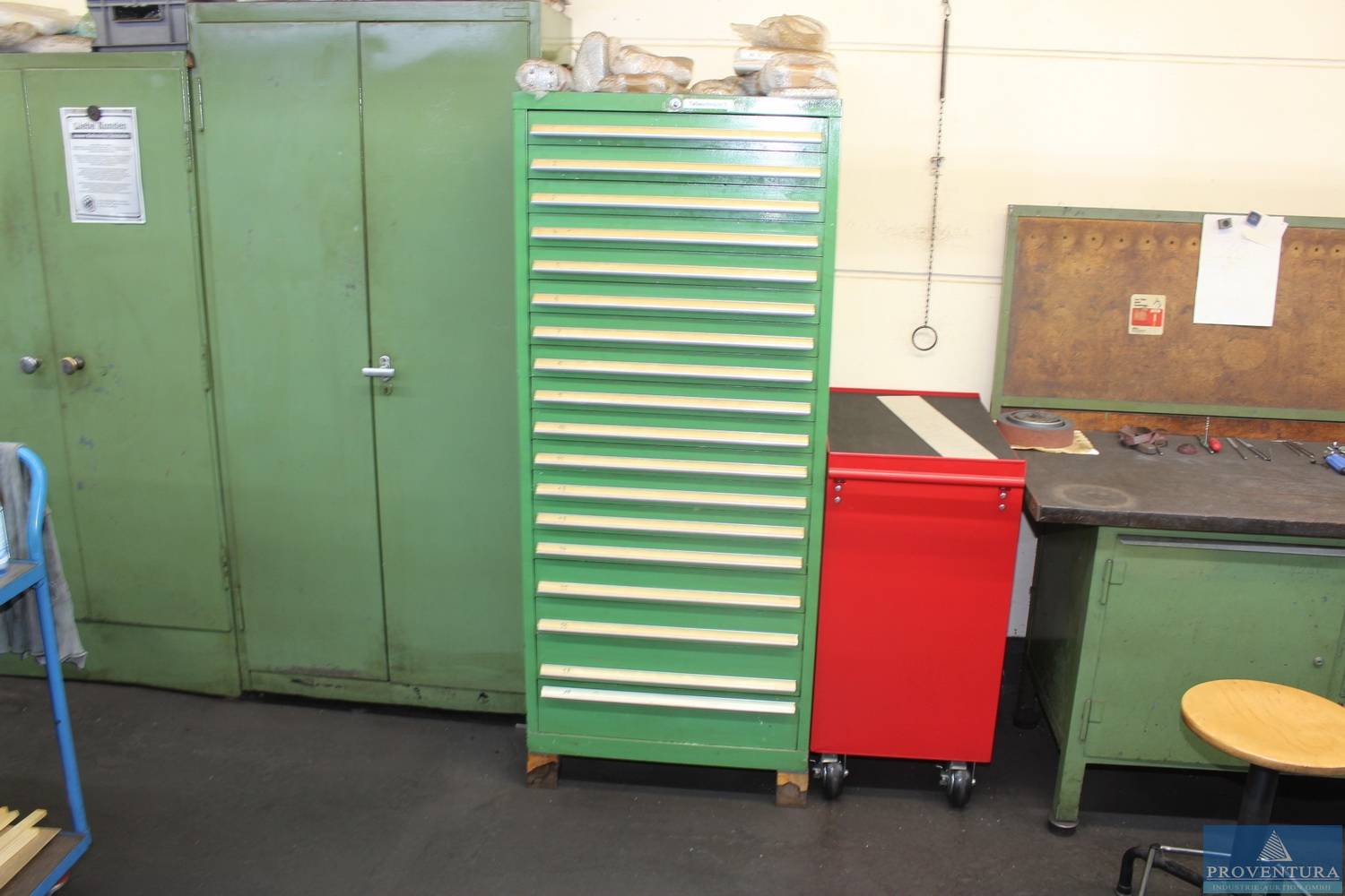 Schubladenschrank Stahl ca. 60x160h cm | Proventura Online-Auktion