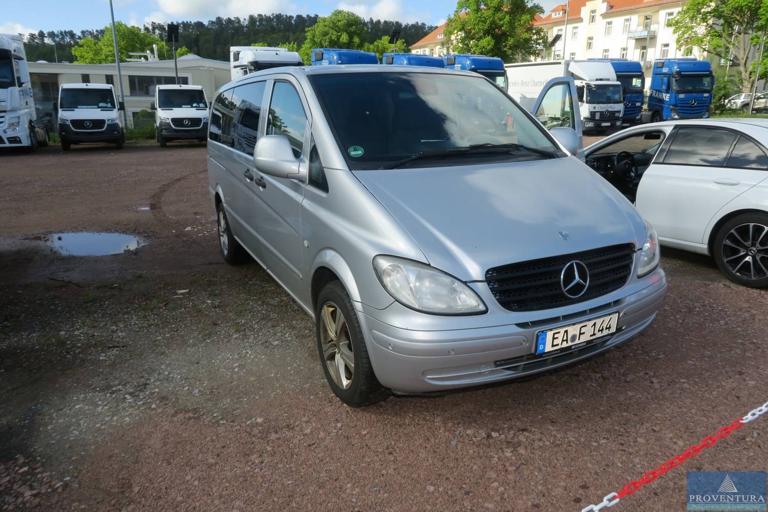 Fahrzeug-Online-Auktion: Lkw MERCEDES Vito, EZ. 20.06.2007, ca. 270.000 Km, 5 Sattelzugauflieger SCHMITZ Cargobull, Raum Hessen, Thüringen und Sachsen