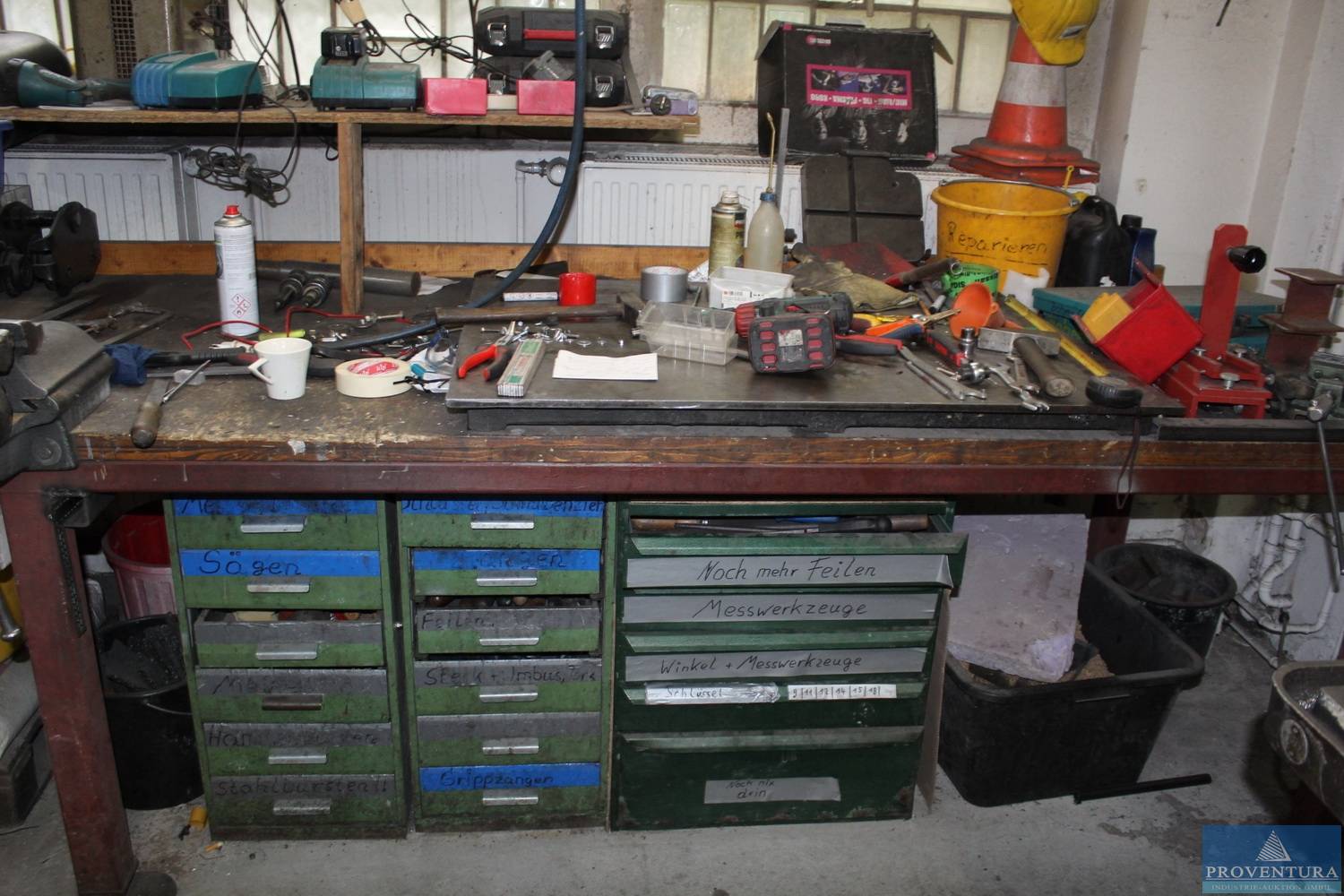 Werkbank massive Ausführung ca. 400x100cm | Proventura Online-Auktion