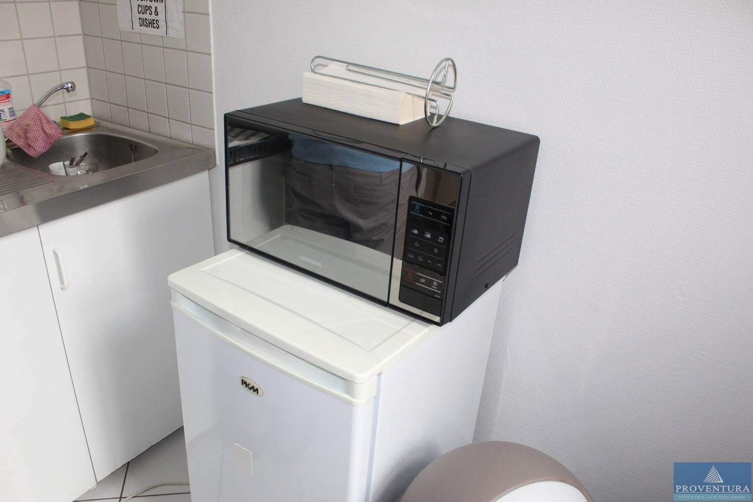Pantryküche mit Kühlschrank | Proventura Online-Auktion