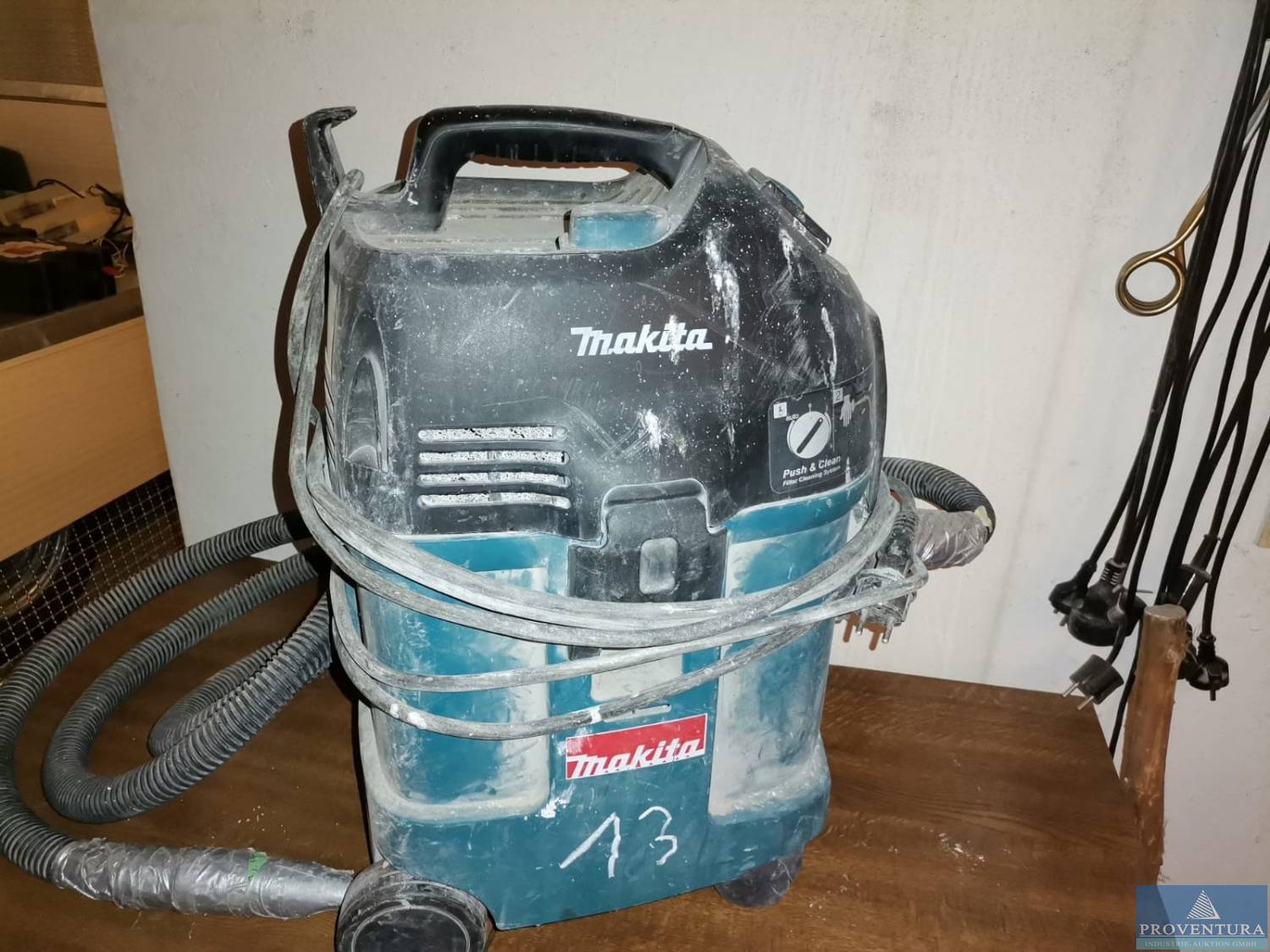 Aus Insolvenz: 2 Positionen Handwerkzeuge Hilti u. Maktia, Akkuschrauber, Schlagschrauber, Staubsauger, etc., 09306 Nöbeln