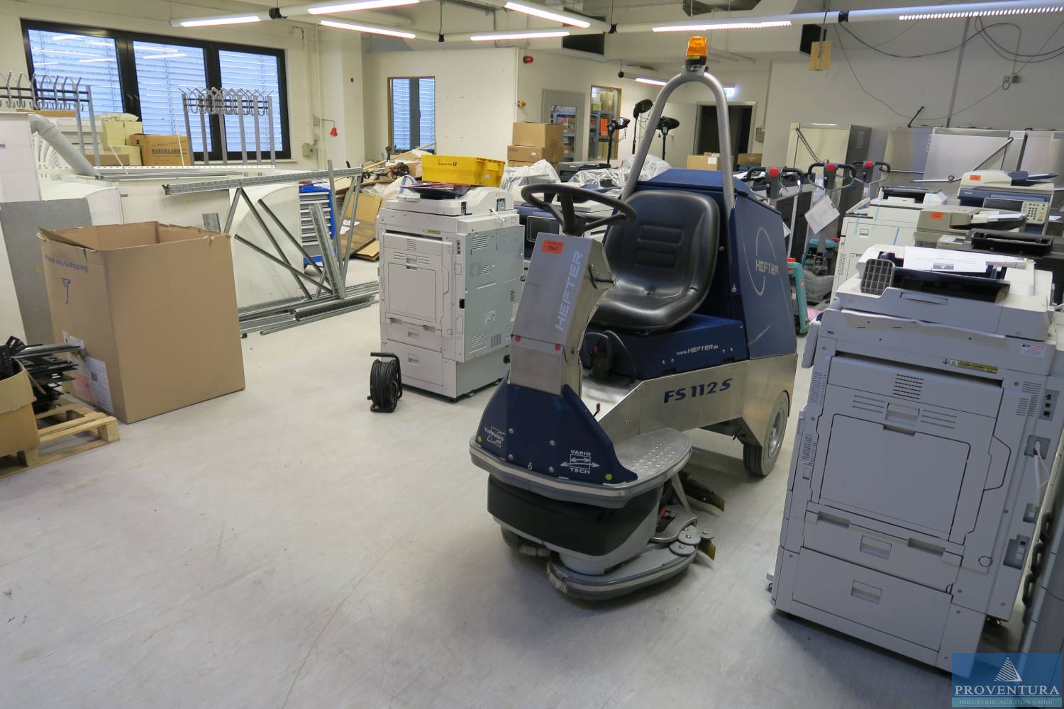 Aus Leasing: Aufsitzscheuersaugmaschine HEFTER FS112S, Niederflurhubwagen elektrisch JUNGHEINRICH Ameise SPH113, in 37077 Göttingen