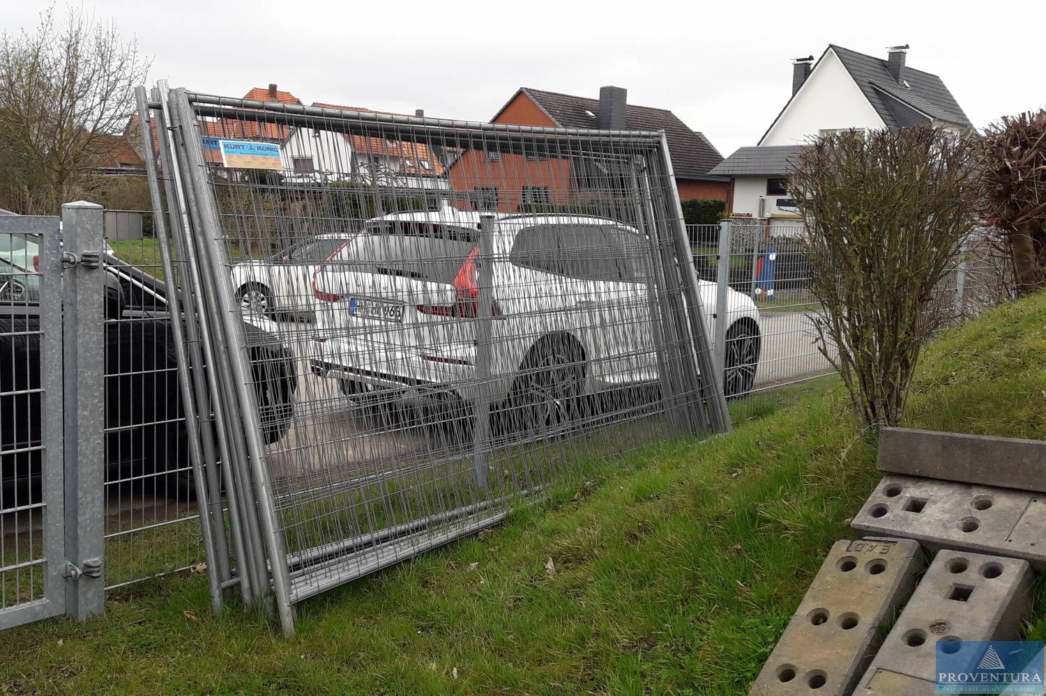 Kurzfristige Auktion: 9 Bauzaunfelder m. Betonfüßen