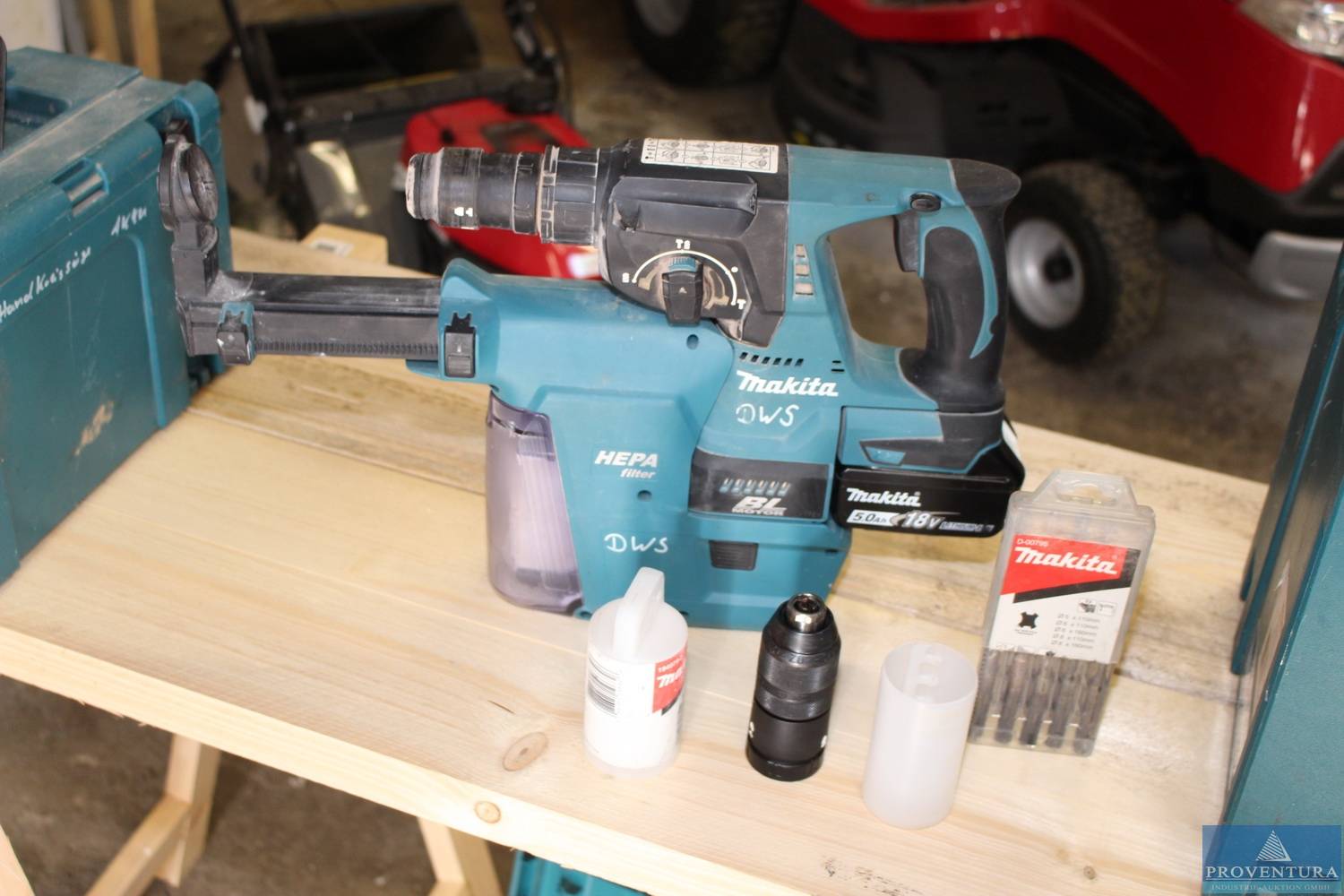 AkkuBohrhammer MAKITA DHR 243 mit Absaugung DX02