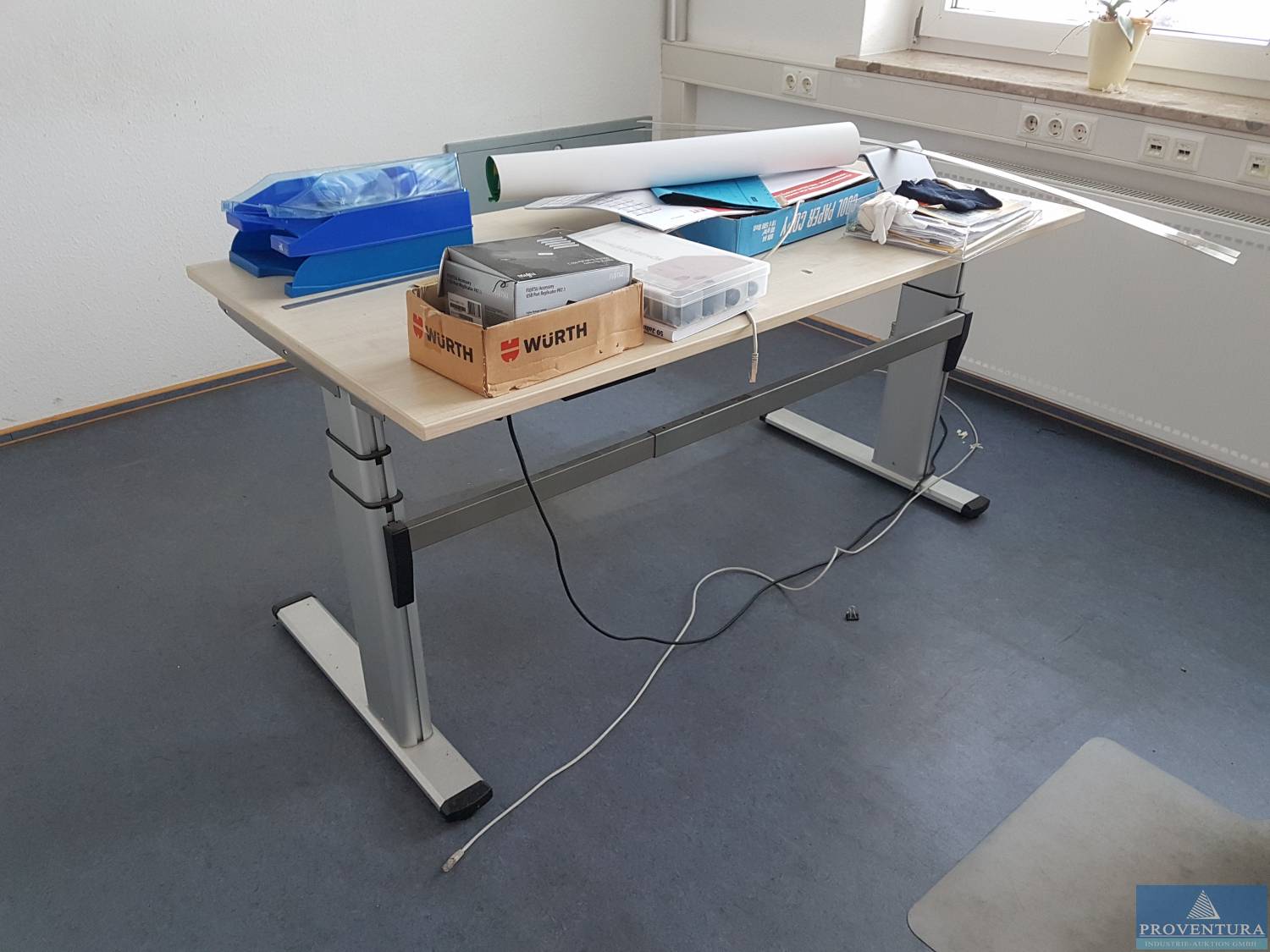 Insolvenz-Versteigerung MEG Mechanik GmbH, Gegenstände aus nicht bezahlten Rechnungen, Archivregale, Pumpschreibtische etc.