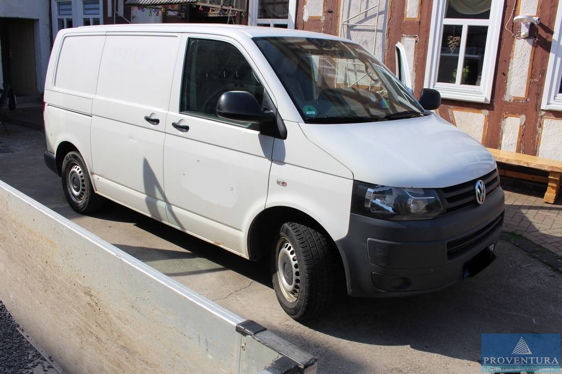 Insolvenzversteigerung: VW T5 2.0 TDI 4motion, EZ 2013, 267.000 km, Klima, AHK, Rüttelplatte Bomag, Bj. 2017, Nass-Steinschneidtisch, etc.