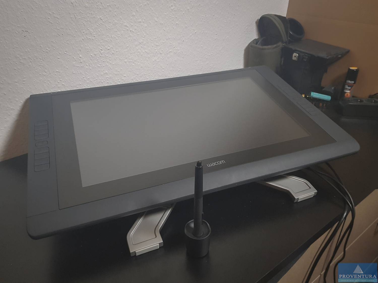 Versteigerung Grafiktablets WACOM Cintiq 22HD und Intuos Pro M sowie Kameras CANON Eos 7D und 20D, Objektive aus Fotostudio