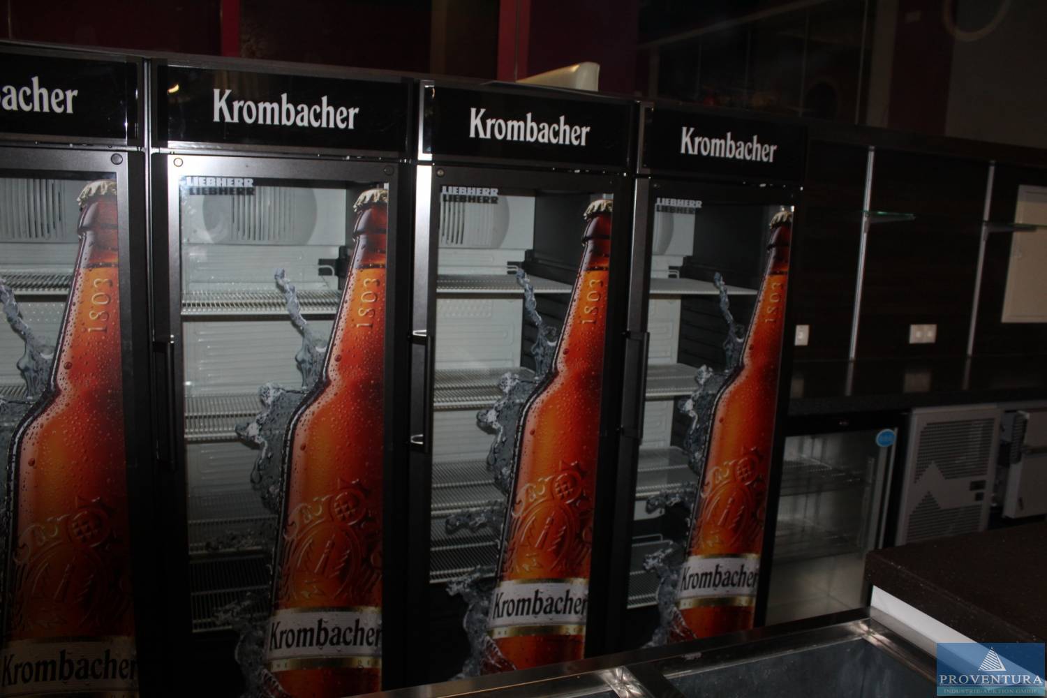Versteigerung 75 Pos. Inventar aus Diskothek u.a. Kühlmöbel, PA-Technik, Gastraummöbel, 5 große Getränke-Kühlschränke, etc.