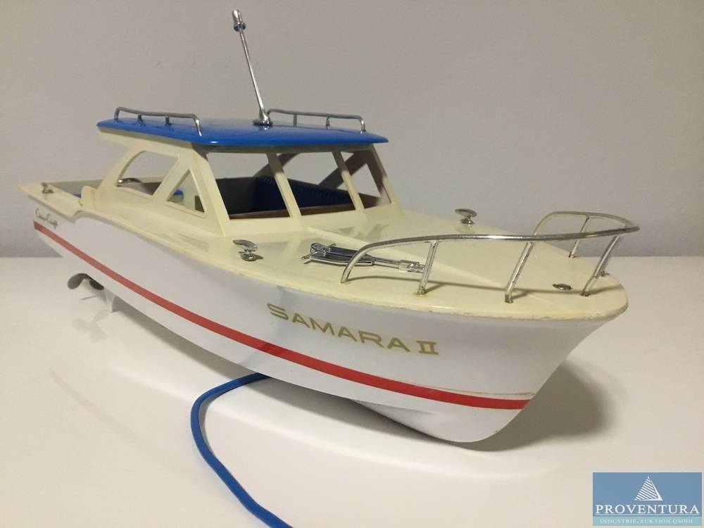 Versteigerung aus Sammlung: Seltenes funkgesteuertes Modellboot SCHUCO Samara II aus den 70er Jahren