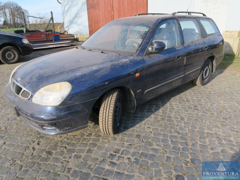 Pkw-Auktion: Daewoo Nubira 1.6 SE, Klimaanlage und Kia Carnival 2.9 CRDi 16V, Klimaautomatik