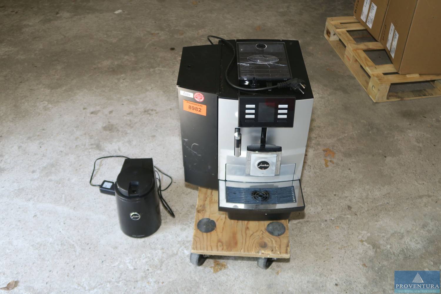 Nachauktion aus Leasing: Kaffeevollautomat JURA X8 mit Milchkühler