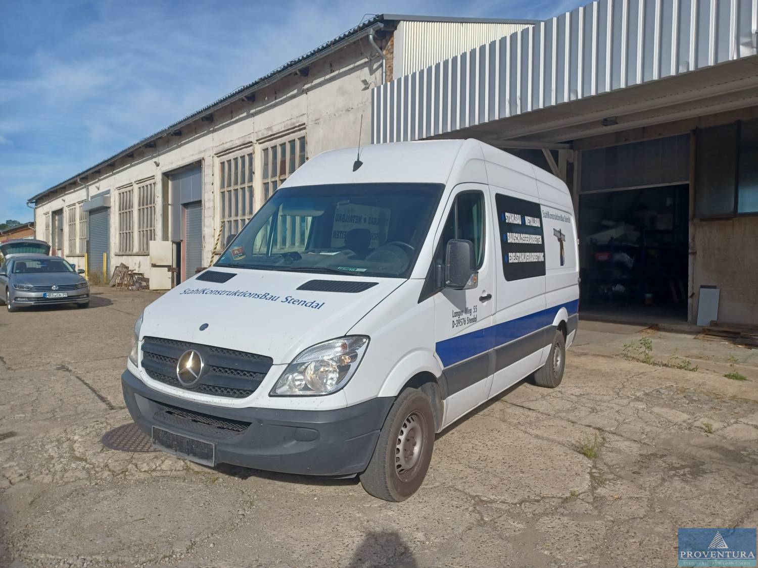 Fahrzeug-Auktion: MERCEDES-BENZ Sprinter 319 CDI, EZ. 2012, 290.000 km, OPEL Vivaro B1.6 CDTI, EZ. 2016, 90.000 km, Pkw-Anhänger BOECKMANN, EZ. 2002