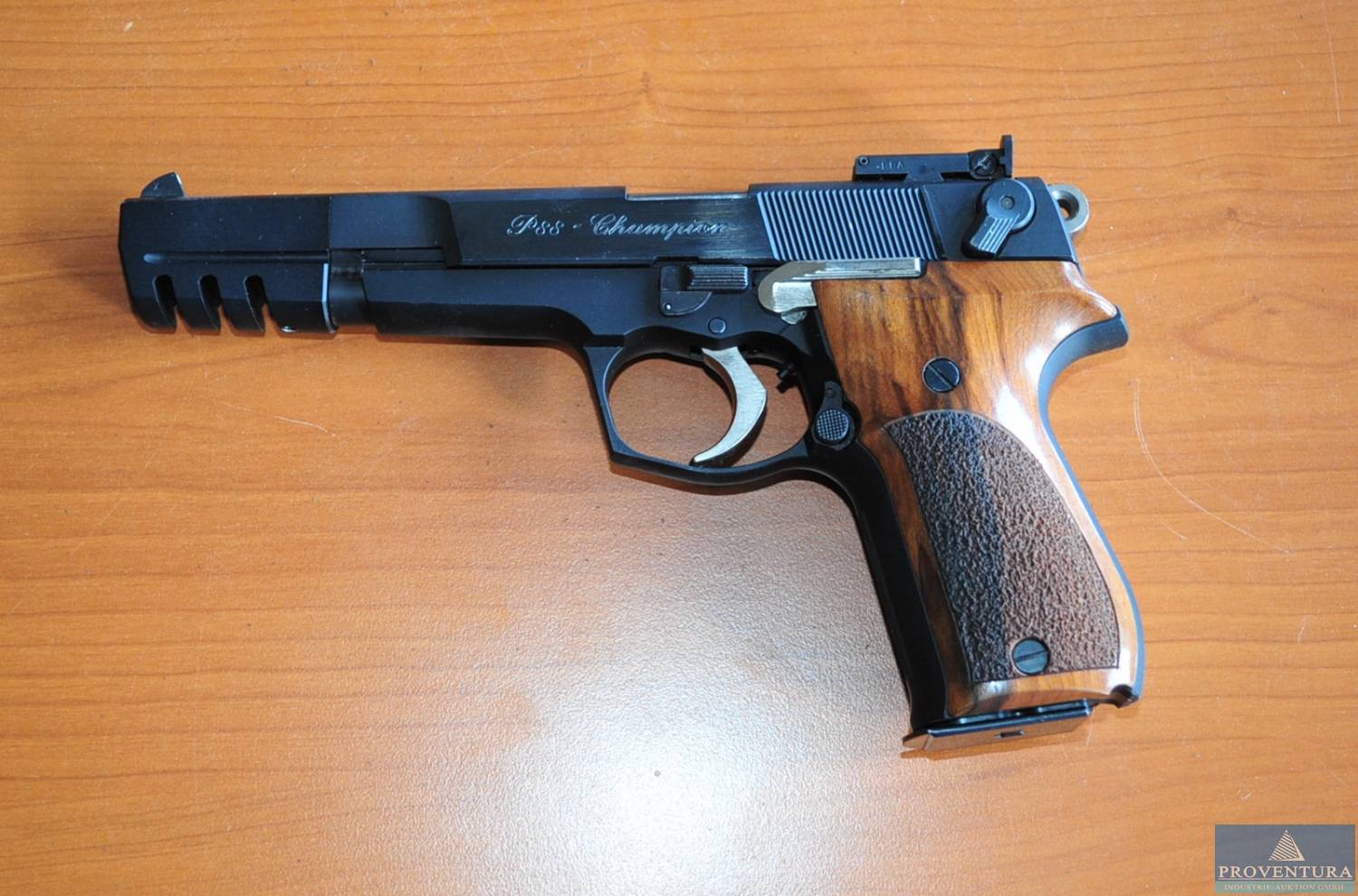 aus Nachlass Pistole WALTHER P88 Champion mit WS cal.22 lr, Gewehr ANSCHÜTZ 20072013