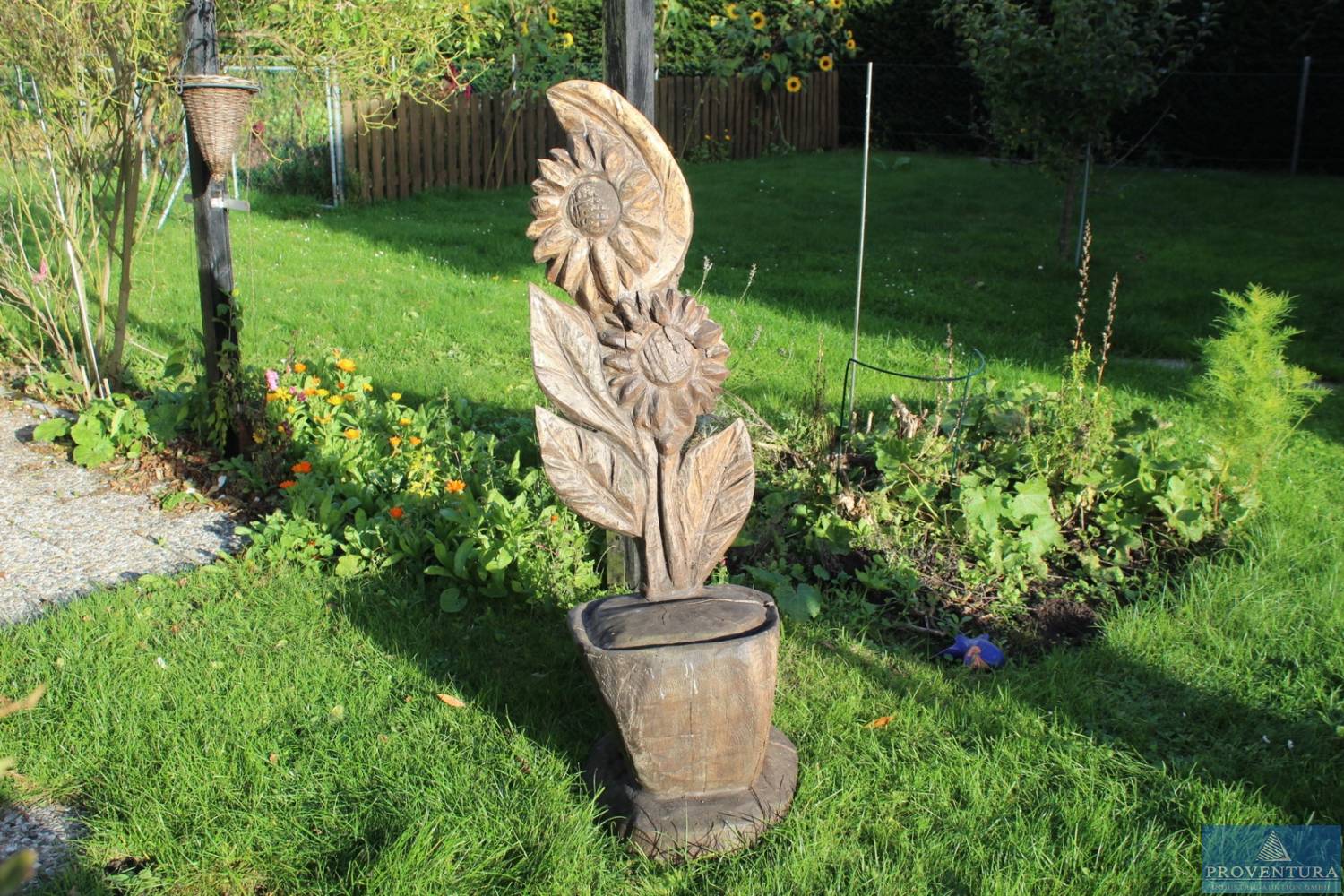 33 Pos. Gartendeko und historische Werkzeuge