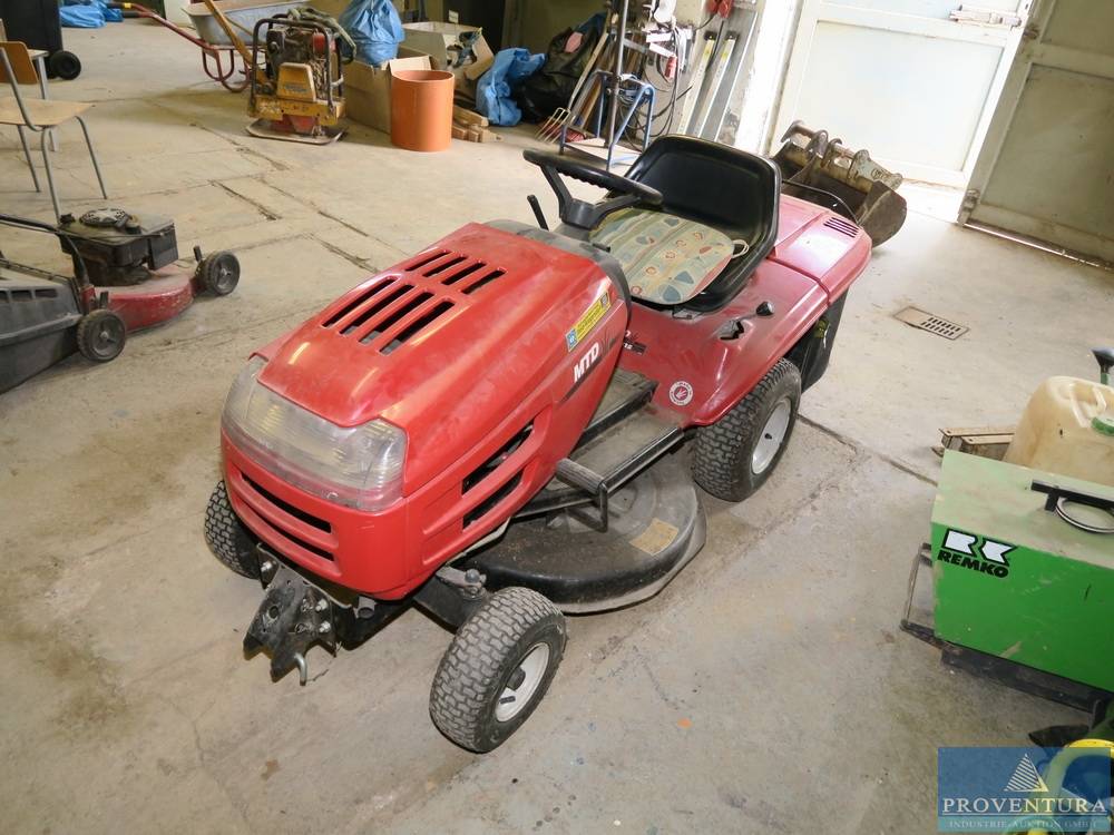 Rasentraktor /AufsitzRasenmäher MTD JA/115